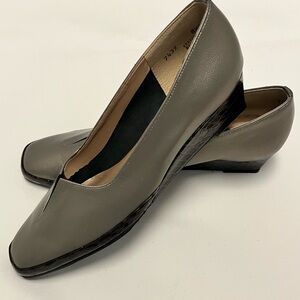 Elegant Women’s Pewter Leather Pumps 8.5N NWOT
